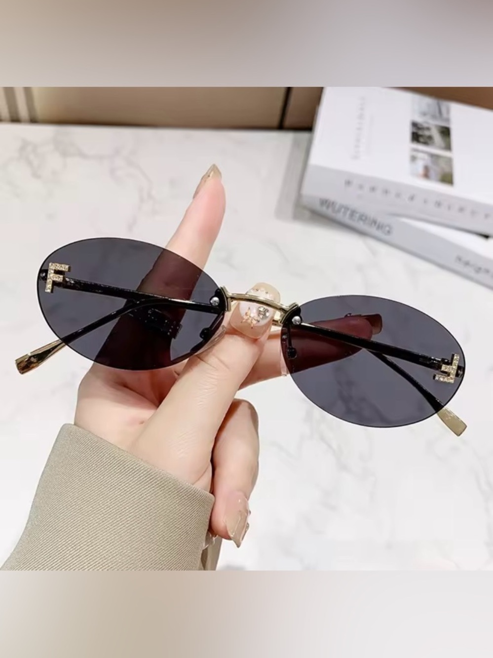 Black Oval Metal-Frame Sunglasses - Unknown Brand
